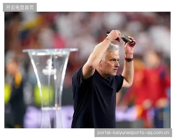 “罗马球迷巨型TIFO致敬穆里尼奥”——从梦想起航到永恒传承